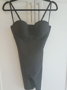 Skims Body Medium underwire mid thigh NWT